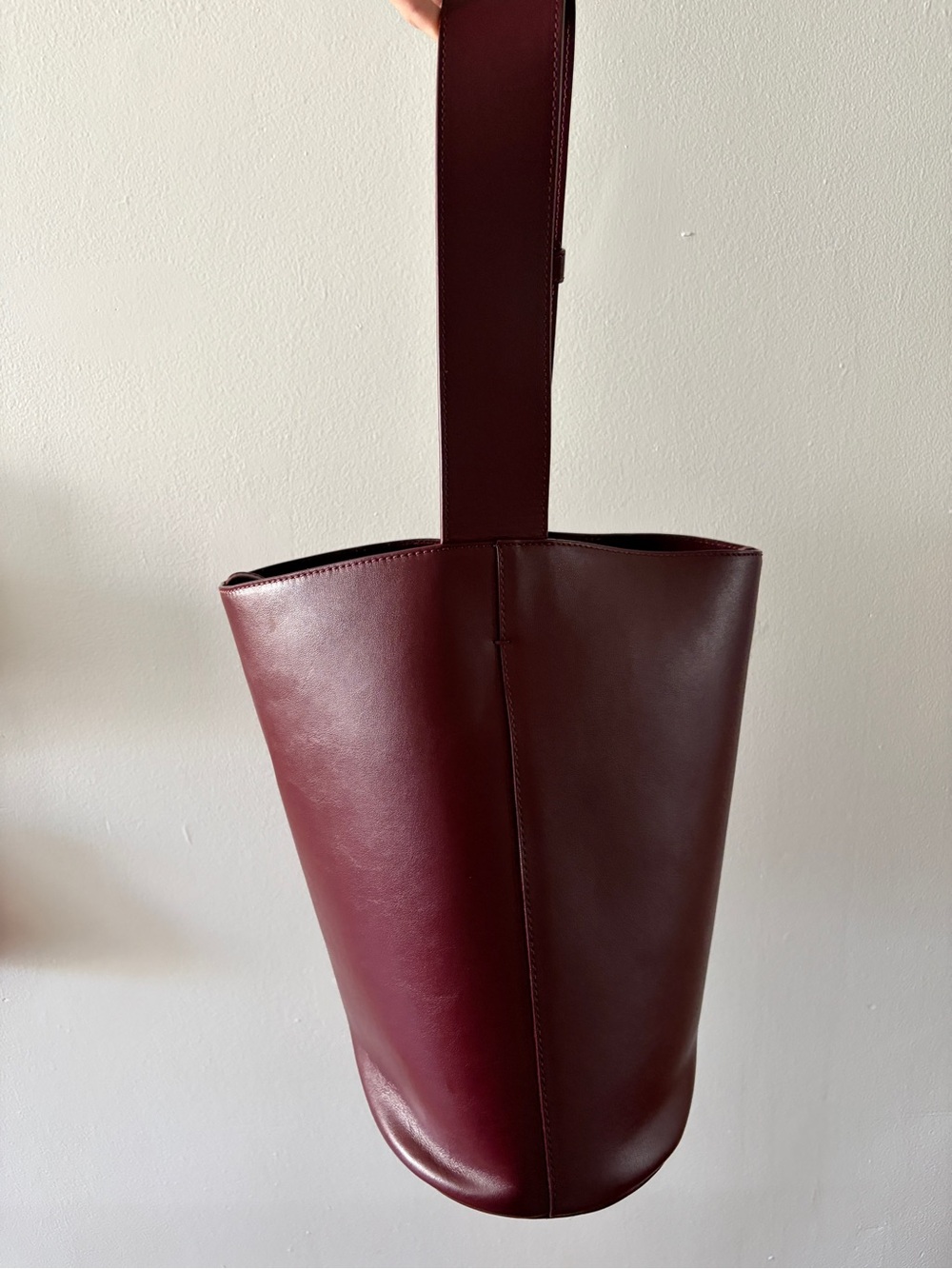 LIE STUDIO Norma Tote in Burgundy Leather - Picture 6 of 14